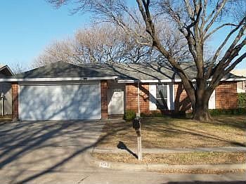 1st image of 1121 White Oak Dr