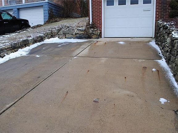2nd image of 208 Kaufmann Ave