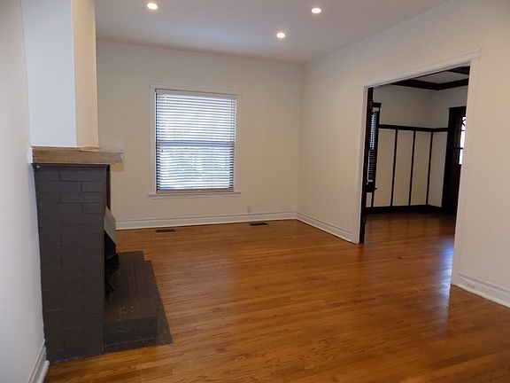 4th image of 539 W Dickens Ave APT 2E