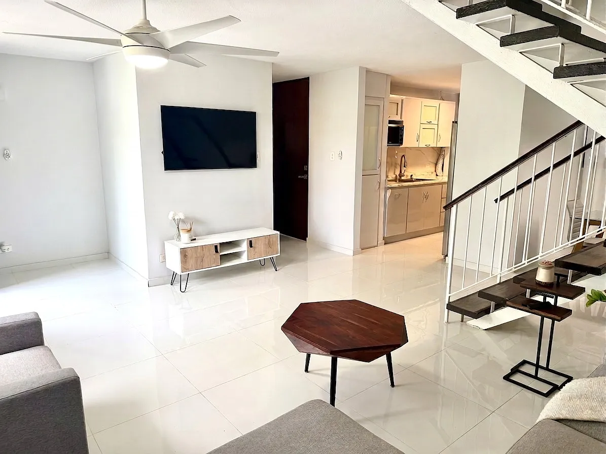 3 bed, 1.5 bath, $2,000 — Photo 2