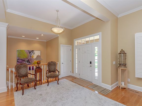 4th image of 1209 Club View Dr