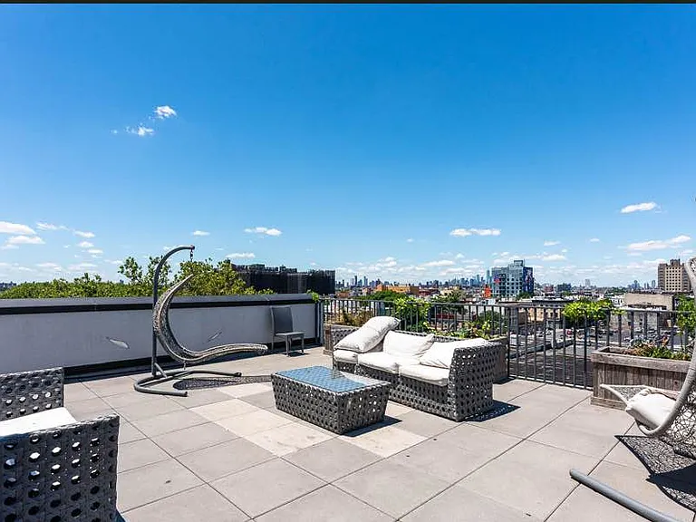 1536 Putnam Ave #1D — Photo 9