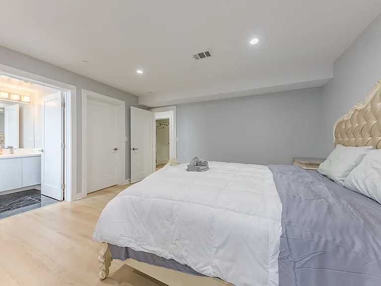 4240 Barrett Rd — Photo 23
