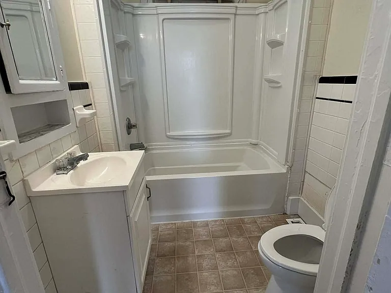233 College St #1 — Photo 2