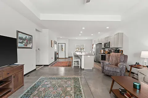 3 bed, 1586 sqft, $2,200 — Photo 4