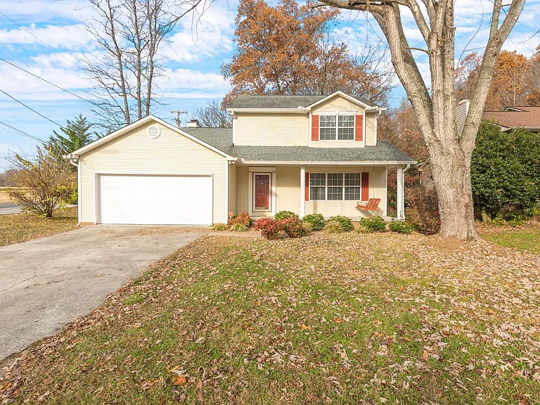 1560 Pheasants Glen Dr — Photo 3