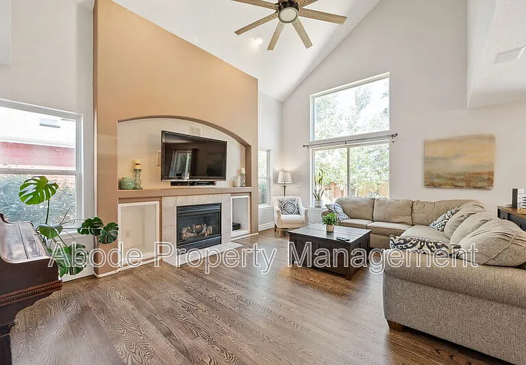 2214 Andrews St — Photo 14