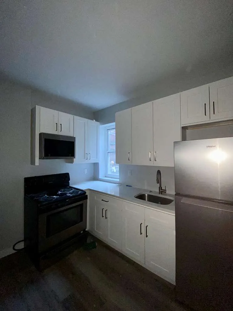 Building Photo - 60 Yonkers Ave #C