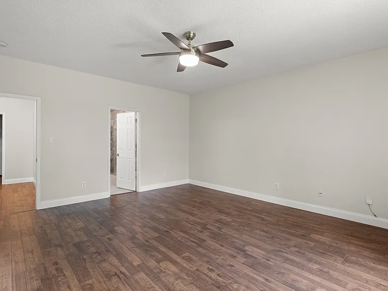 2318 Hillgrove Ct — Photo 16