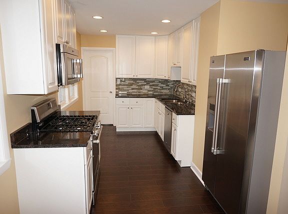 3rd image of 2741 W 89th St