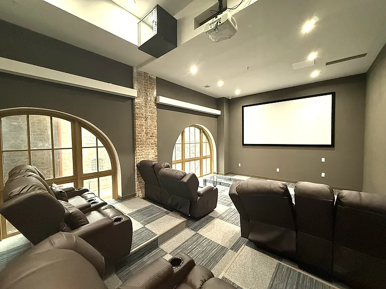 810 Broad Apartments — Photo 18