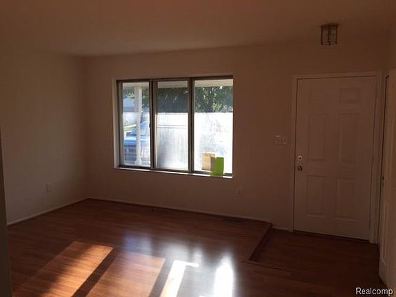 5th image of 29872 Drager Dr