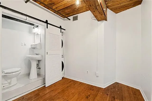 1107 S Peters St #414 — Photo 8