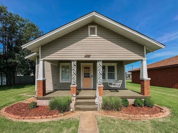 212 N Noble Ave, Hinton, OK 73047