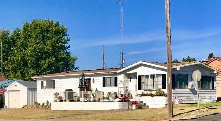 1st image of 402 W 6th Avenue