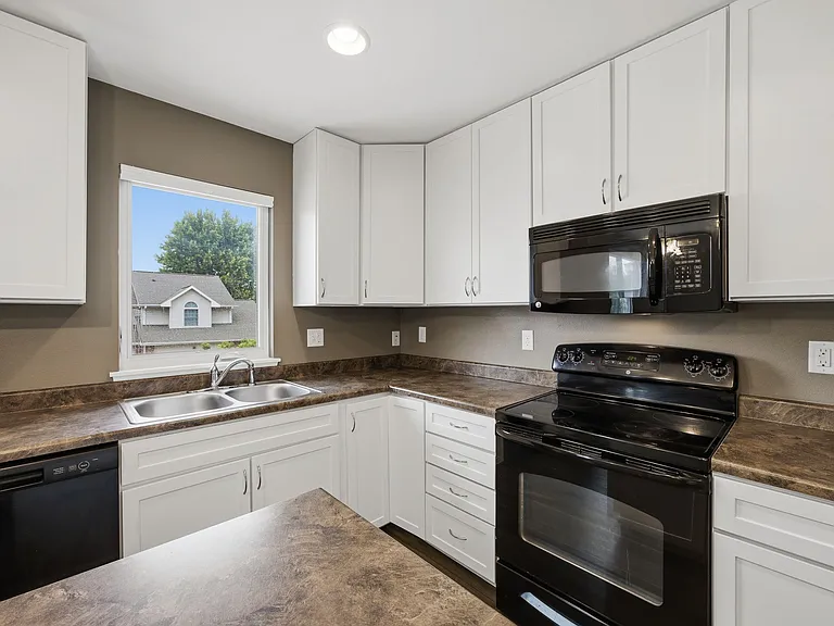 2414 Catskill Ct — Photo 34