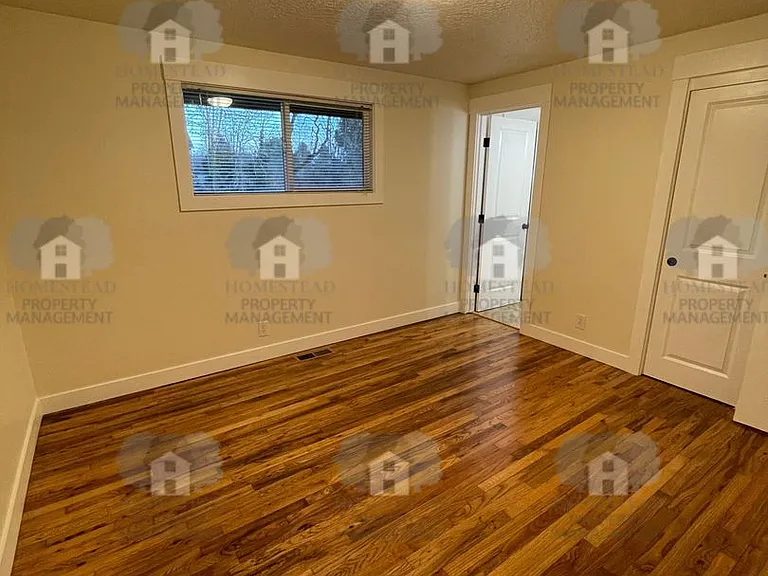 425 S 8th St — Photo 17