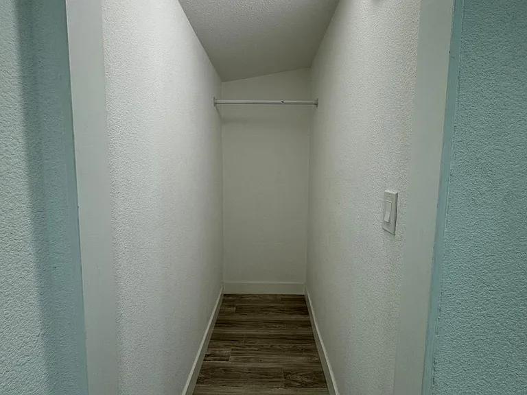 2033 E Washington Ave #C — Photo 5