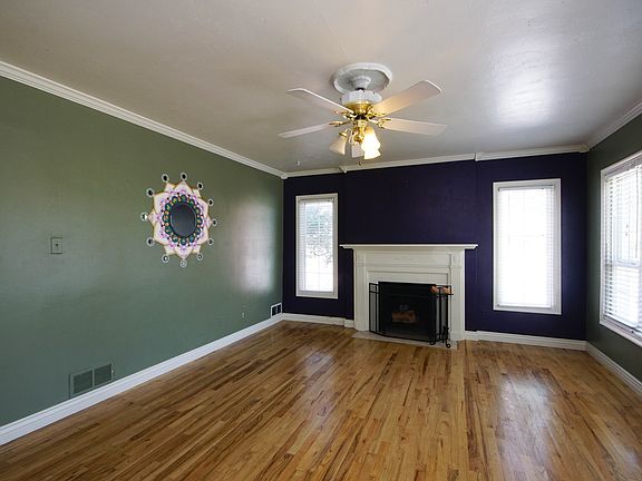 2nd image of 1334 E Crandall Ave
