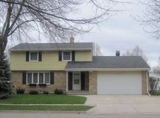 1210 Royal Blvd, Green Bay, WI 54303