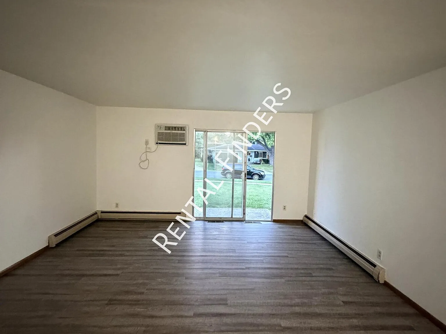 171 S Royal Ave — Photo 3