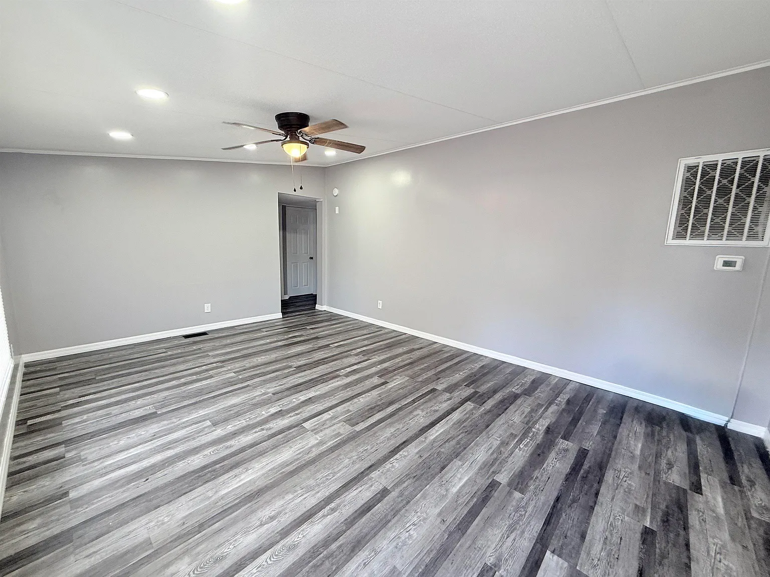 4 bed, 2052 sqft, $1,800 — Photo 2