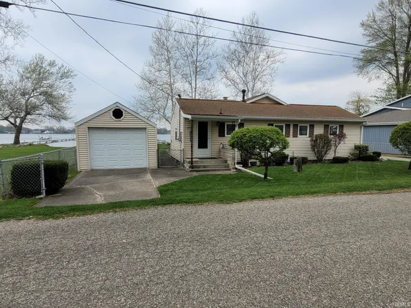 4195 Lake Shore Dr, Bremen, IN 46506