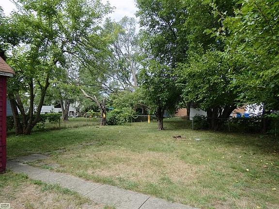 5th image of 20745 Eastwood Blvd