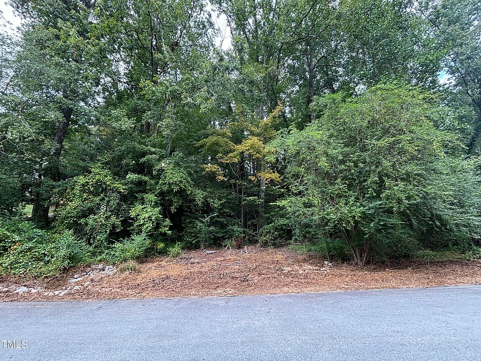 1st image of 205 Lakeview Dr #205