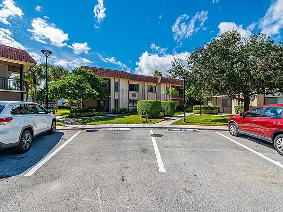 2nd image of 389 Lakeview Dr APT 201