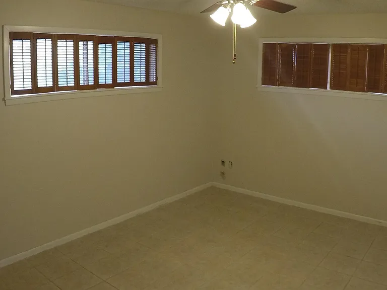 10606 Emnora Ln — Photo 16