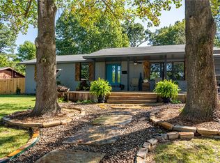 919 S 15th St, Rogers, AR 72758