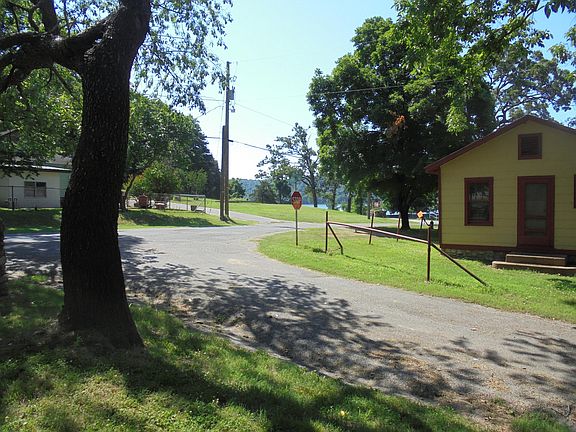 4th image of 102 Minda Ave
