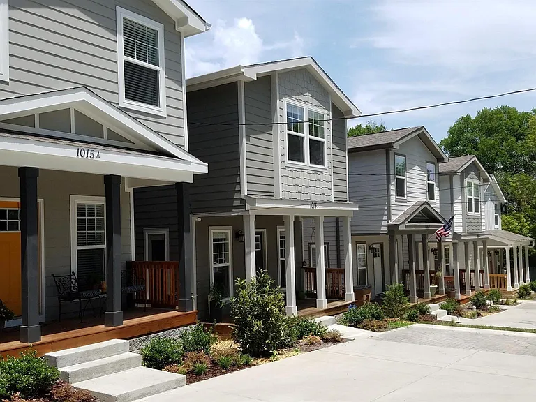 1015B Elvira Ave — Photo 2