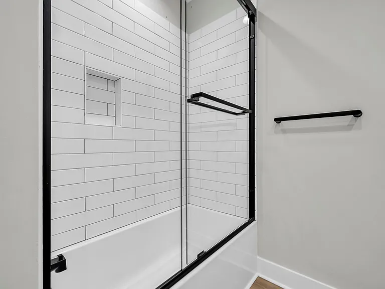 140 Sibert Ave — Photo 12