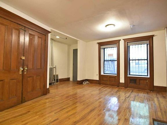 4th image of 118 W 111th St APT 1