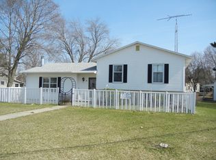 600 Dewey Ave, Wild Rose, WI 54984