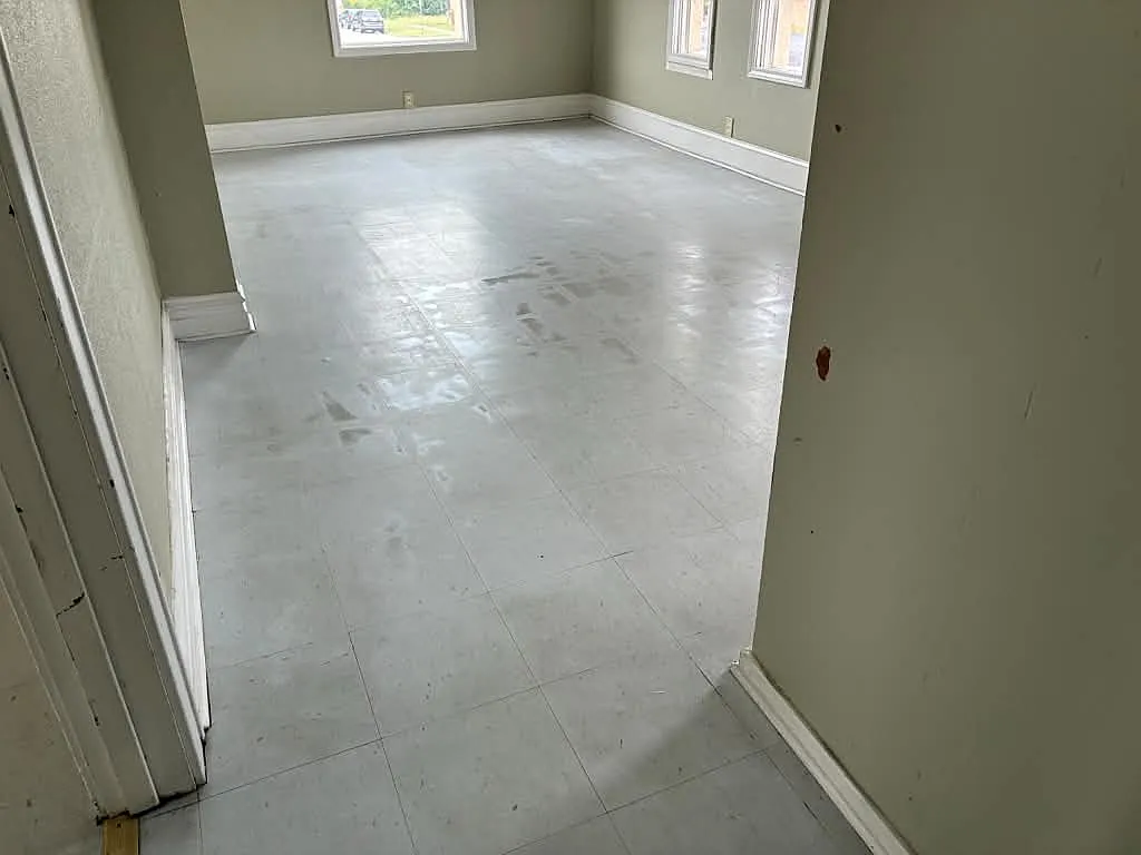 3 bed, $1,100 — Photo 3