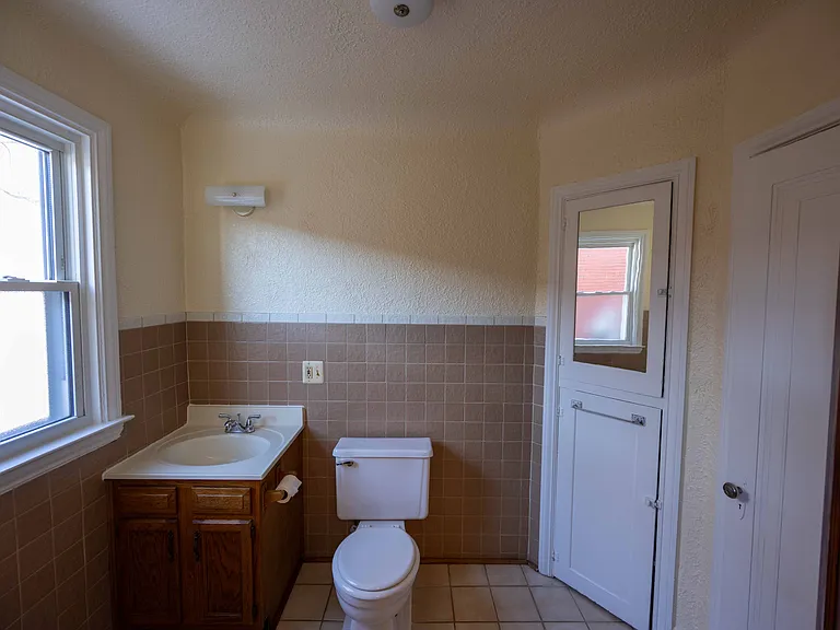 2111 Monroe St #1 — Photo 8