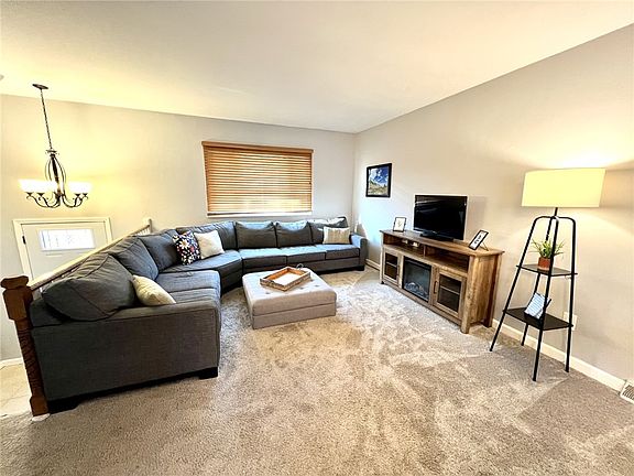 5th image of 428 Alpine Village Dr