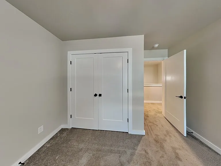 213 N Wright St — Photo 12