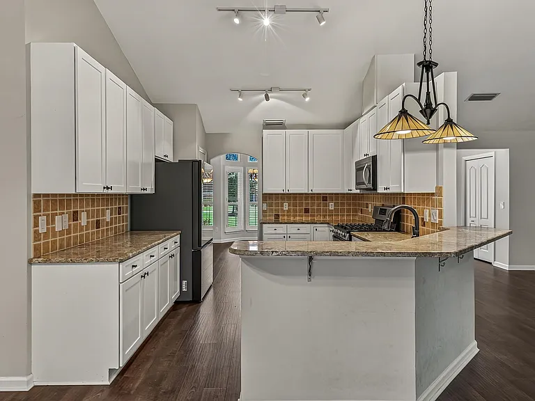 6326 Glasgow Dr — Photo 17