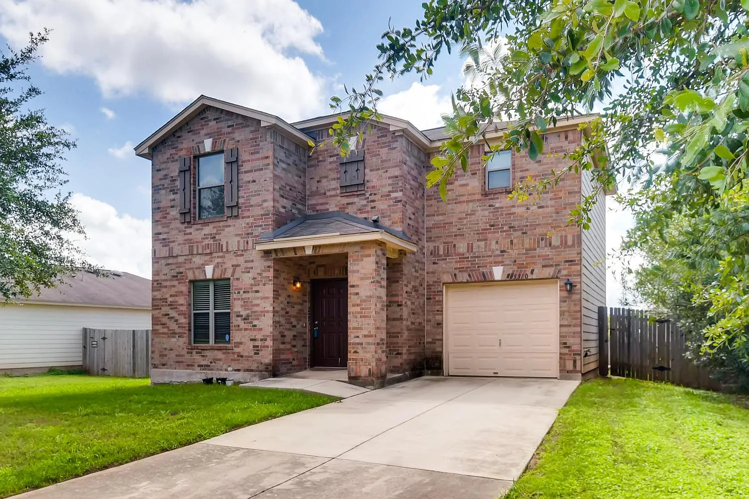 3 bed, 2.5 bath, 1856 sqft, $2,300 — Photo 1