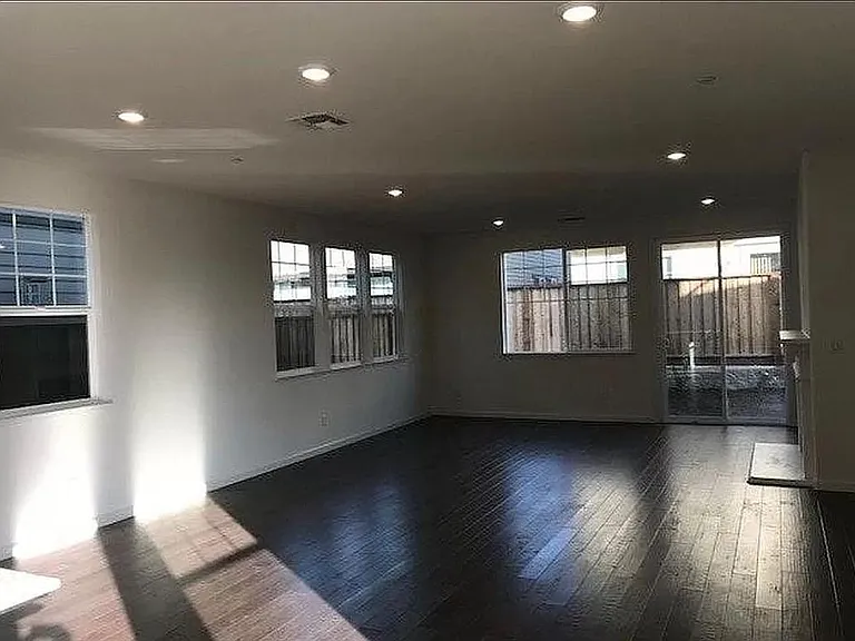 5046 Bonanza Dr — Photo 2
