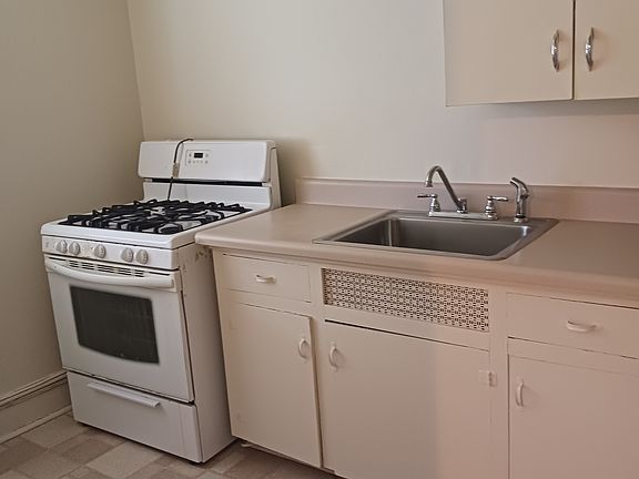 4th image of 134 Westmoreland Ct #3C