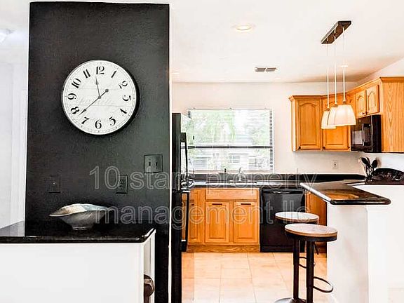 5th image of 29 N Hillcrest Ave
