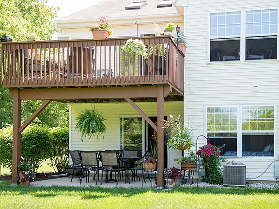 3rd image of 1741 Maplewood Ct