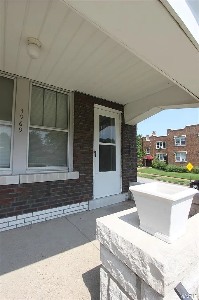1 bed, 1.0 bath, 900 sqft, $1,050 — Photo 2