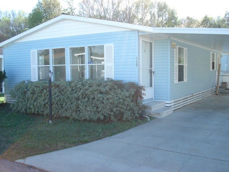 1st image of 1127 Wisteria Dr