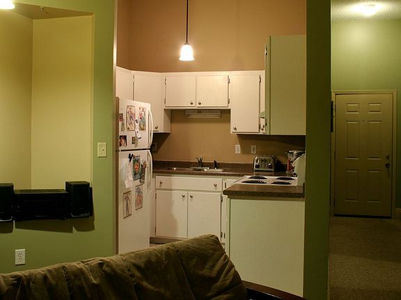 3rd image of 1018 19th Ave NE APT 204